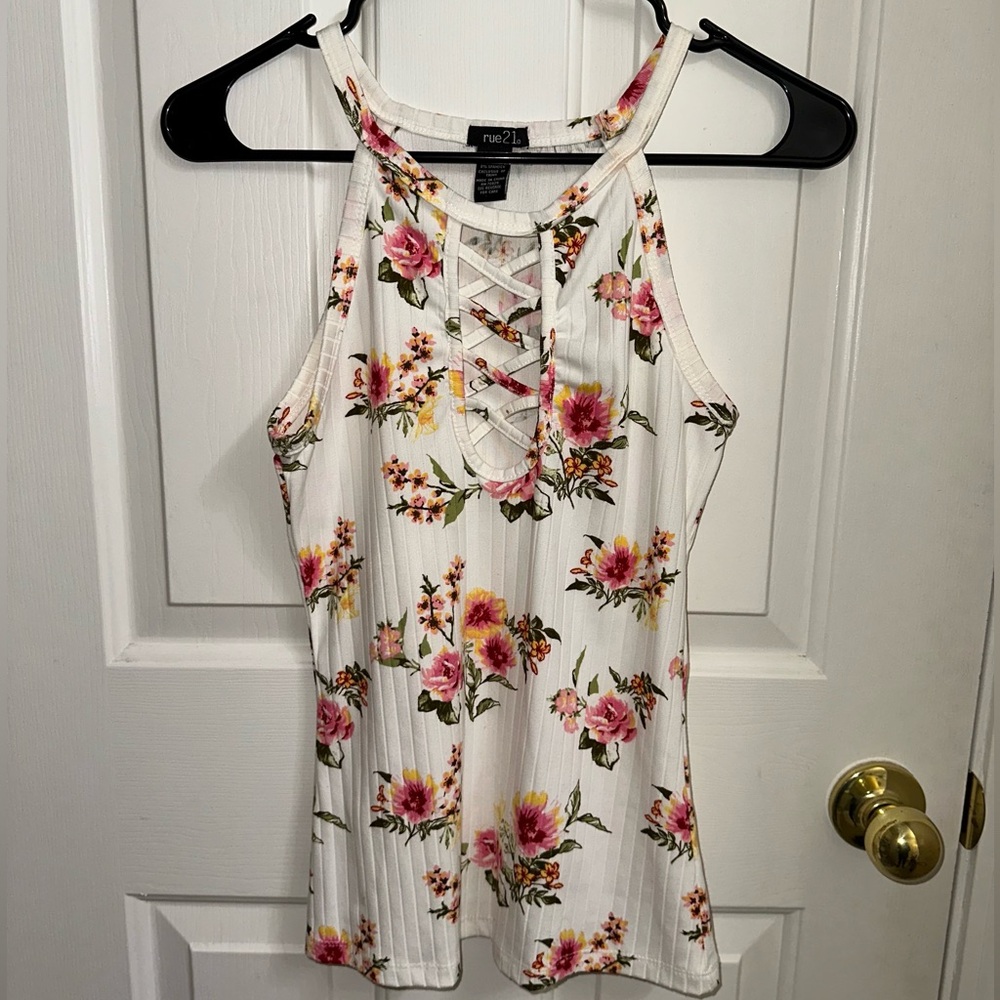 Floral low cut tanktop